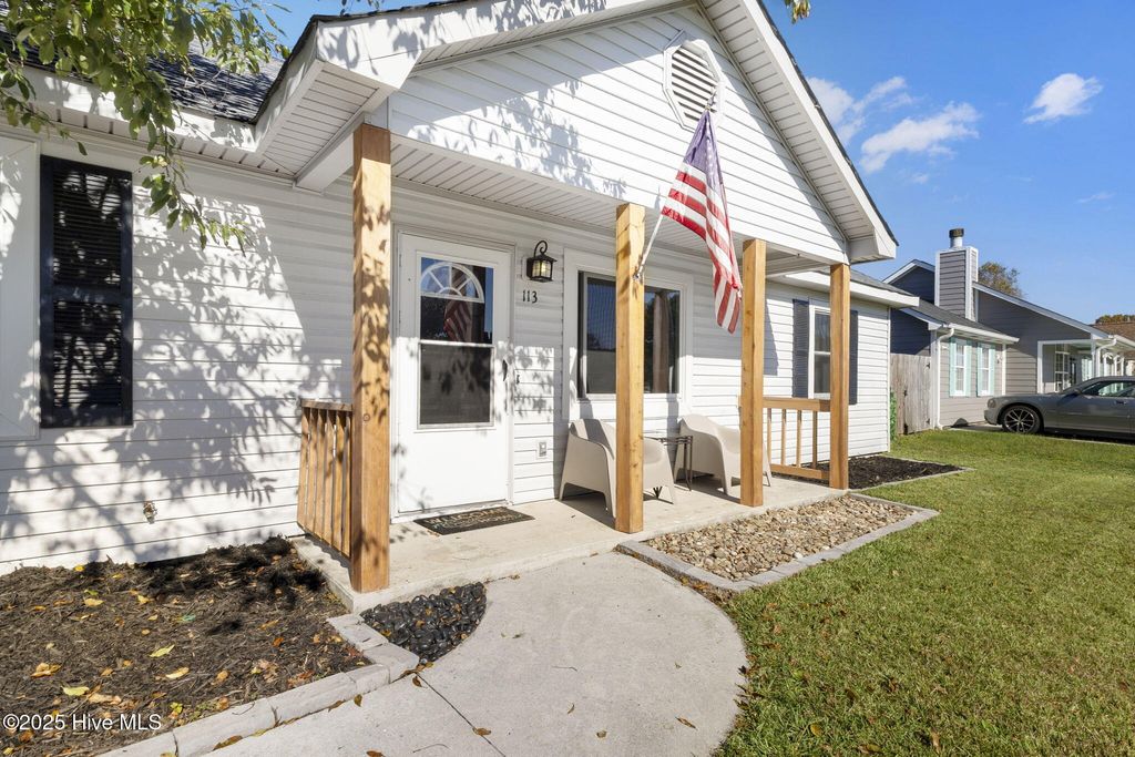 Photo of 113 Parnell Road, Hubert, NC 28539 (MLS # 100539752)