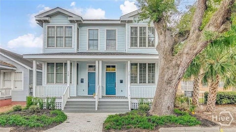 Townhouse For Rent - 216 W 43rd Street<br/> Chatham County, Savannah, GA 31401