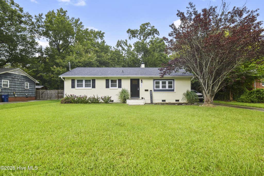 Photo of 305 White Oak Street, Jacksonville, NC 28540 (MLS # 100599447)