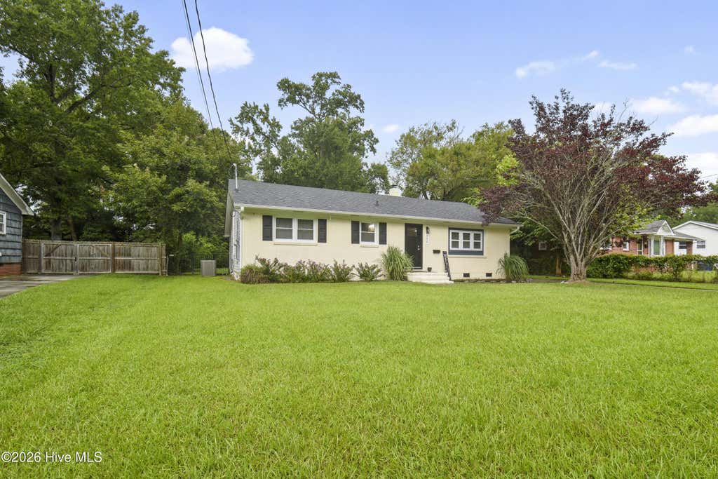 Photo of 305 White Oak Street, Jacksonville, NC 28540 (MLS # 100599447)