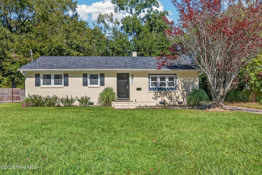 Photo of 305 White Oak Street, Jacksonville, NC 28540 (MLS # 100599447)