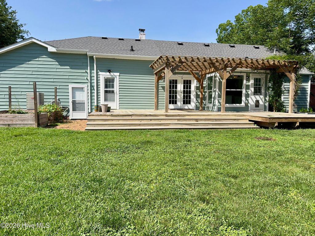 Photo of 1005 Jones Avenue, Elizabeth City, NC 27909 (MLS # 100585927)