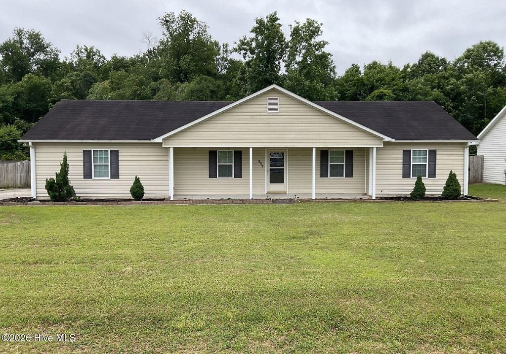 Photo of 303 Rolling Meadow Court, Richlands, NC 28574 (MLS # 100547786)