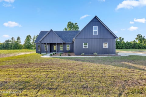 Homes For Sale - 407 Wade Drive<br/> Richlands, NC 28574