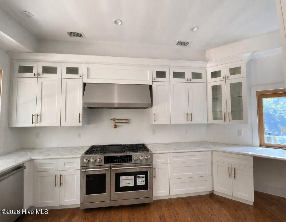 1 Red Bay Court