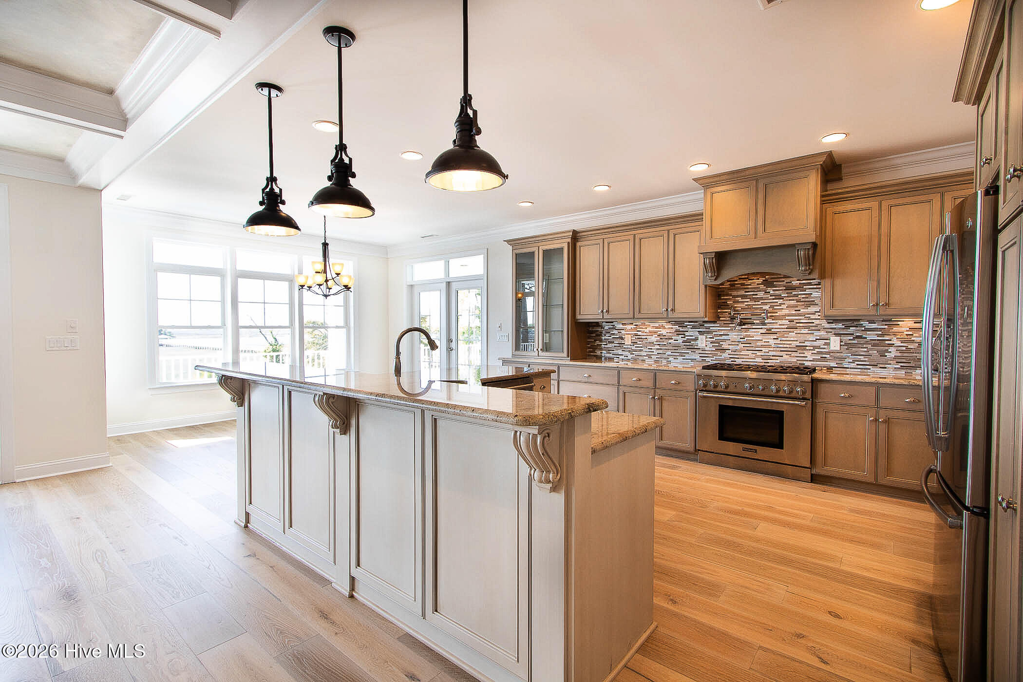 502 Shoreline Drive E