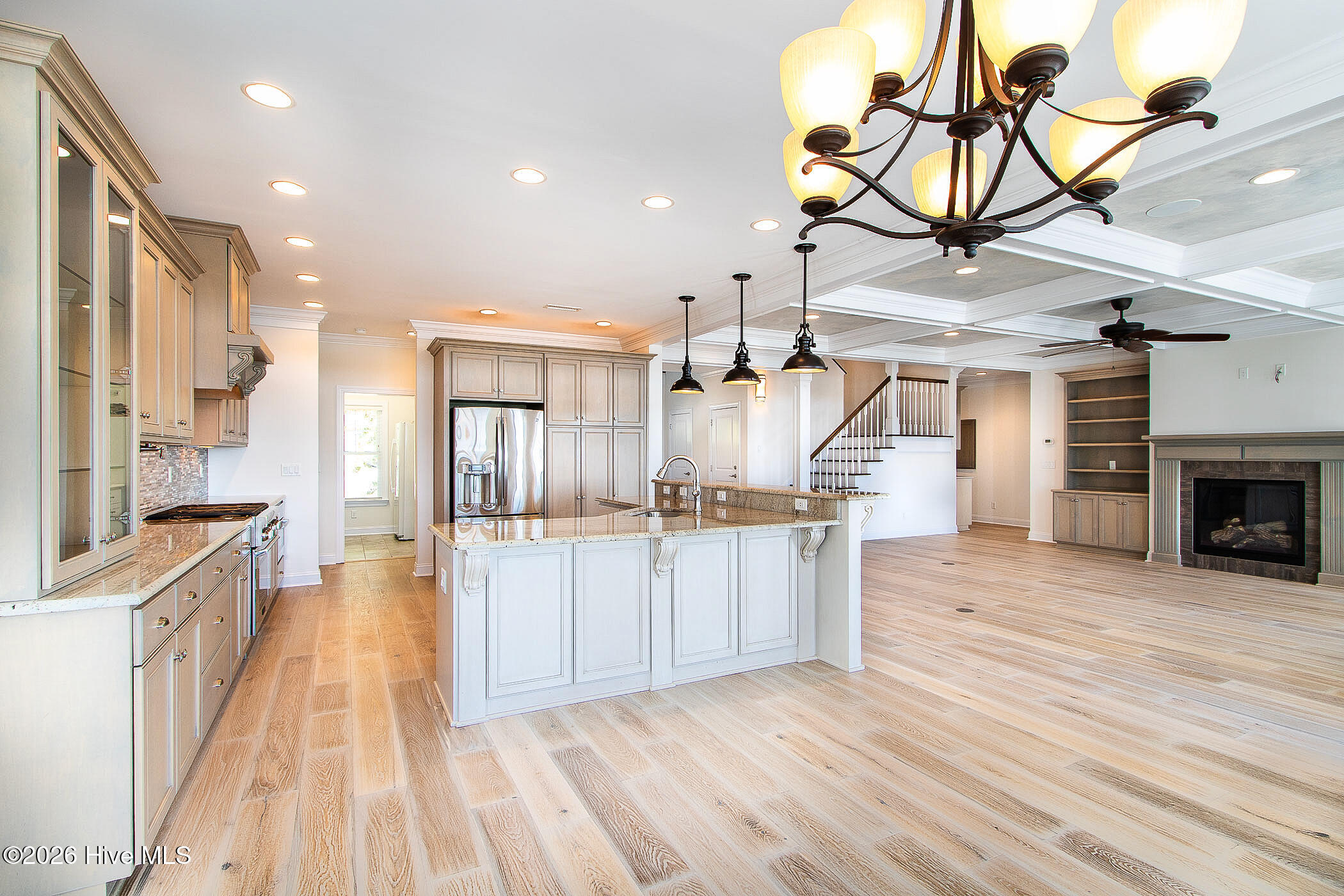 502 Shoreline Drive E