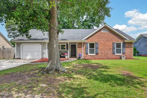 Homes For Sale - 110 Woodbridge Court<br/> Jacksonville, NC 28540
