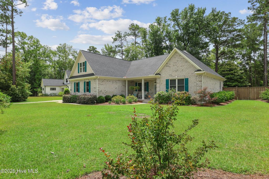 Photo of 376 Crown Pointe Drive, Hampstead, NC 28443 (MLS # 100518241)