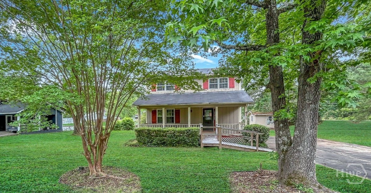411 Edgewater Circle