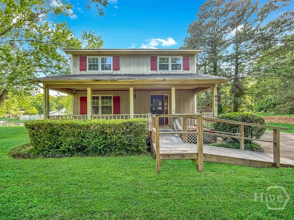 411 Edgewater Circle