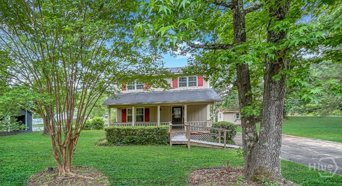 411 Edgewater Circle