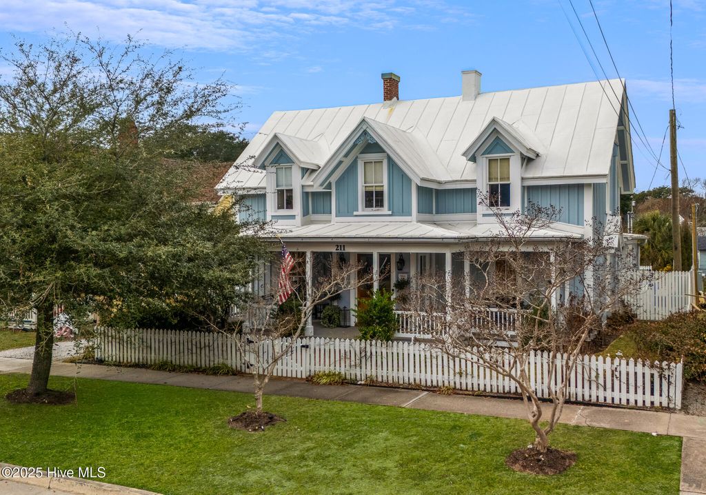 Photo of 211 Turner Street, Beaufort, NC 28516 (MLS # 100546371)