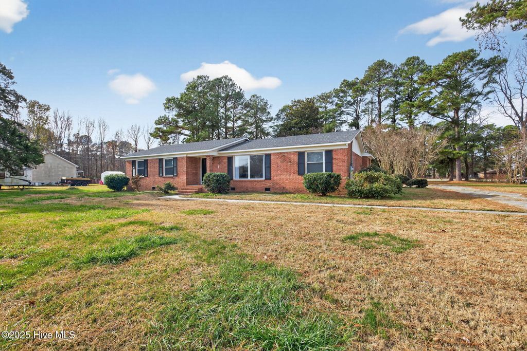 Photo of 1607 Dellaire Drive, Elizabeth City, NC 27909 (MLS # 100554342)