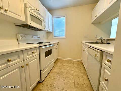 Tiny photo for 902 Litchfield Way #E, Wilmington, NC 28405 (MLS # 100577750)