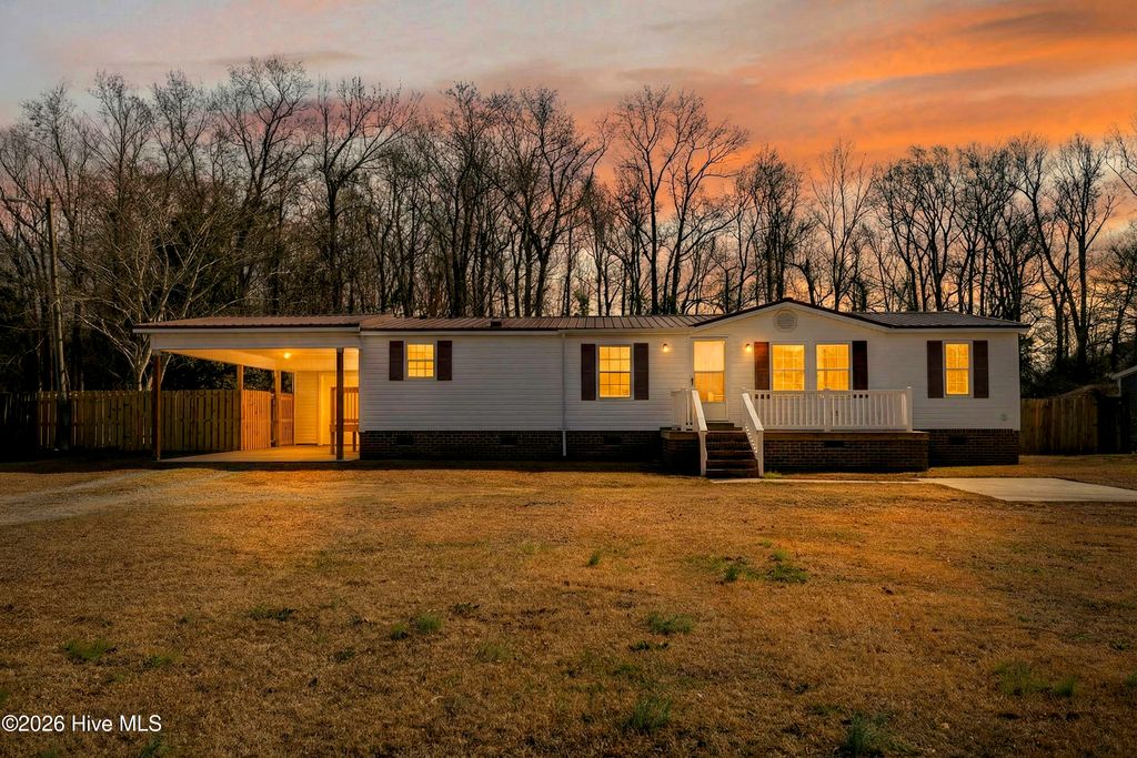 Photo of 121 Woodcroft Lane, Rocky Point, NC 28457 (MLS # 100548373)