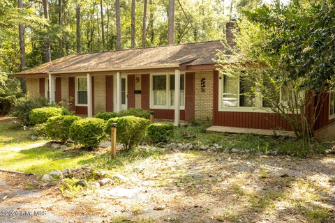 Homes For Sale - 1610 E Indiana Avenue<br/> Southern Pines, NC 28387