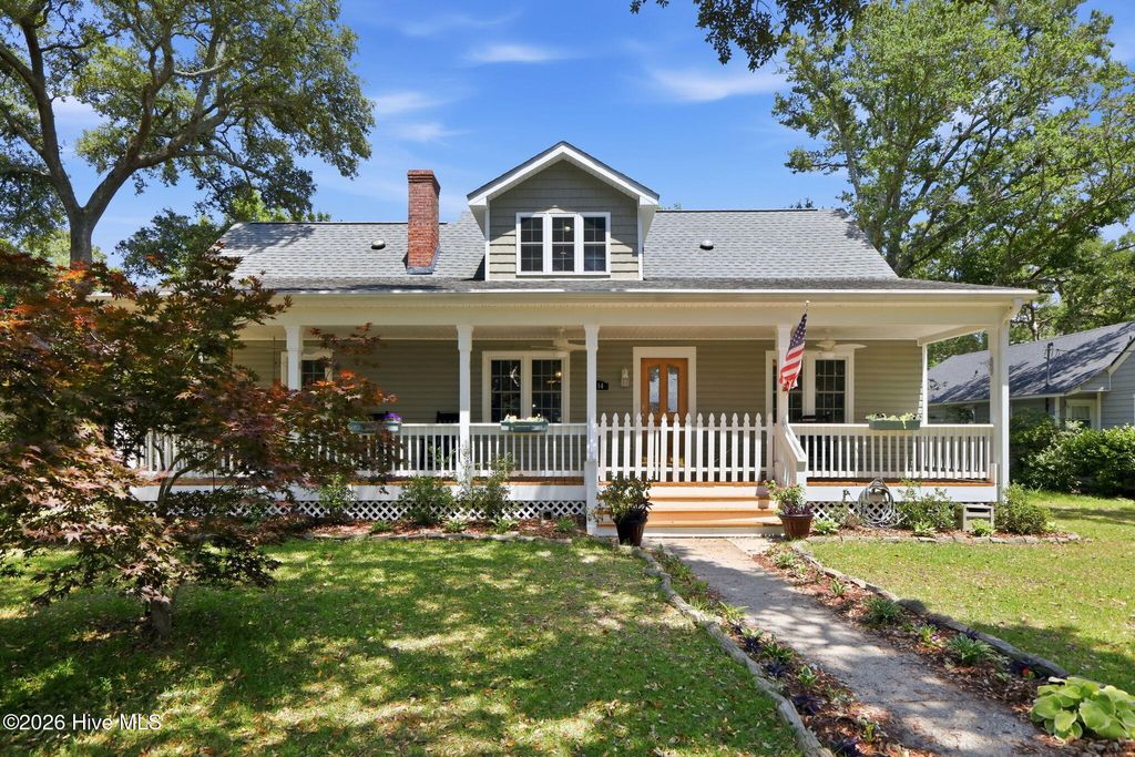Photo of 114 Noyes Avenue, Morehead City, NC 28557 (MLS # 100581573)