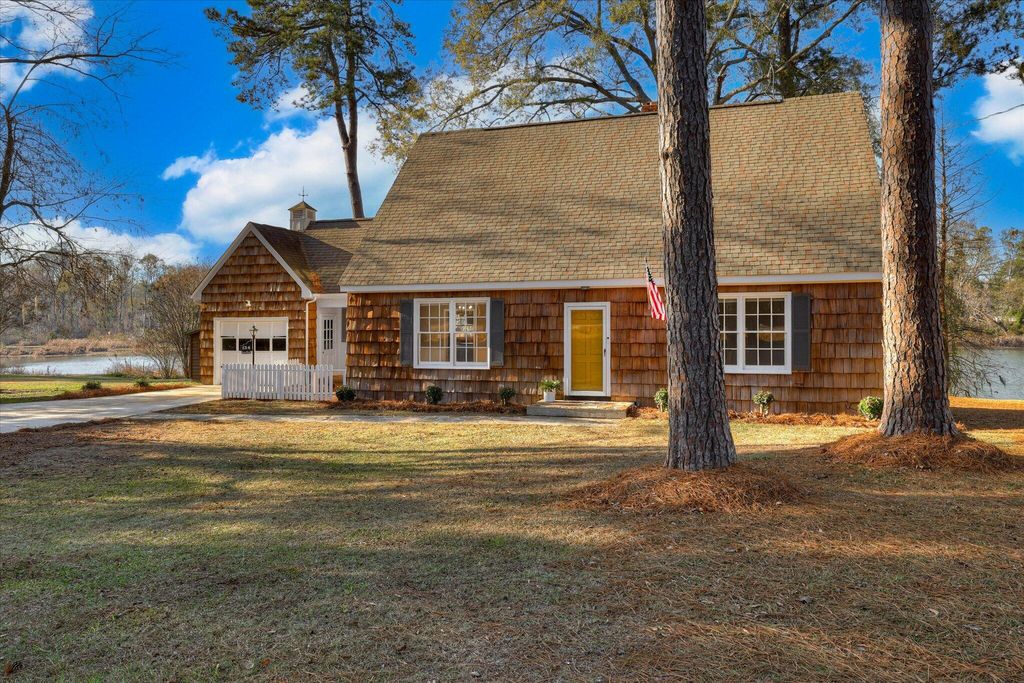 Photo of 134 Lake Bluff Drive, Waynesboro, GA 30830 (MLS # 553173)