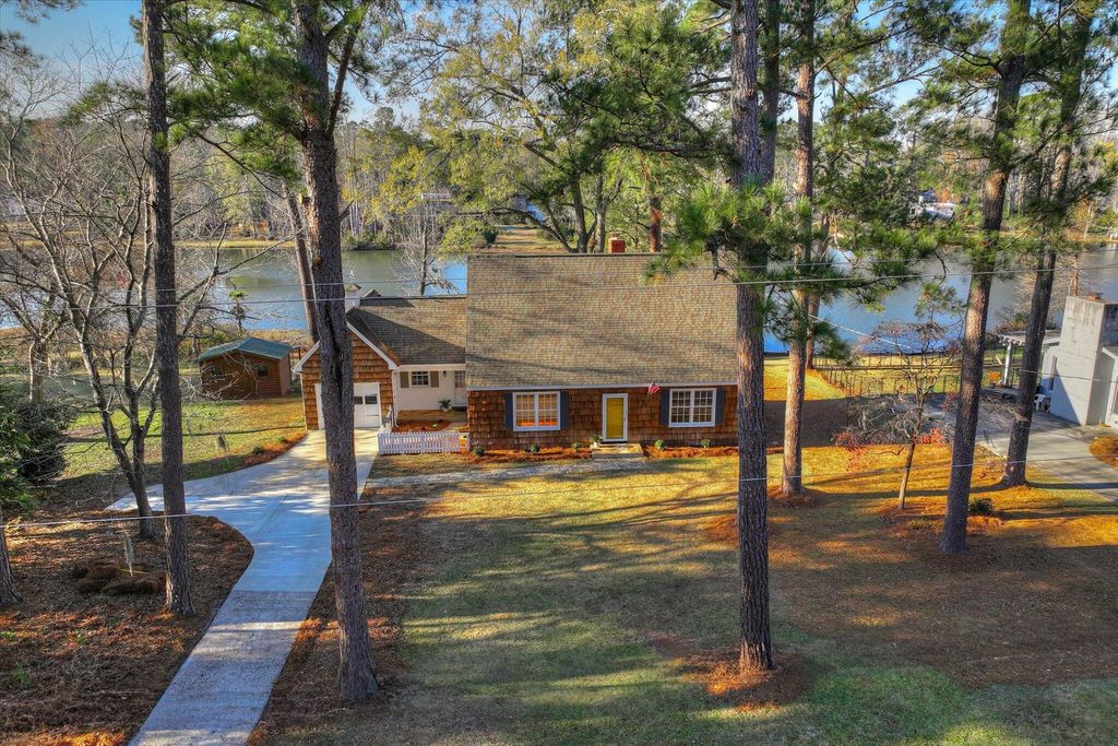 Photo of 134 Lake Bluff Drive, Waynesboro, GA 30830 (MLS # 553173)