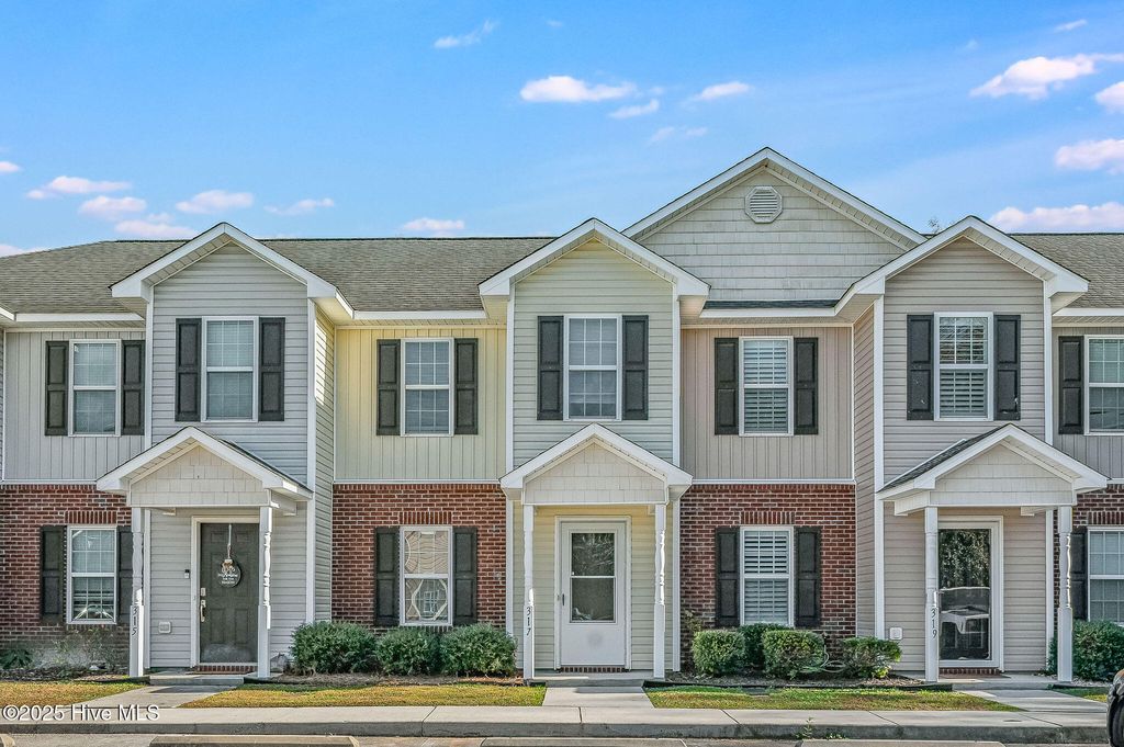 Photo of 317 Glen Cannon Drive, Jacksonville, NC 28546 (MLS # 100541408)