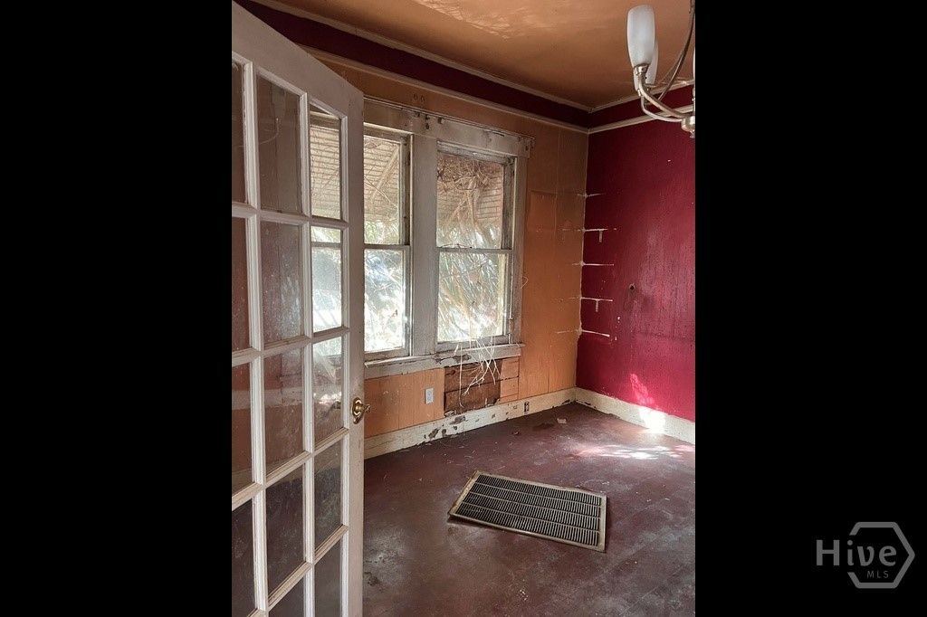 Photo of 1228 E 39th Street, Savannah, GA 31404 (MLS # SA348326)