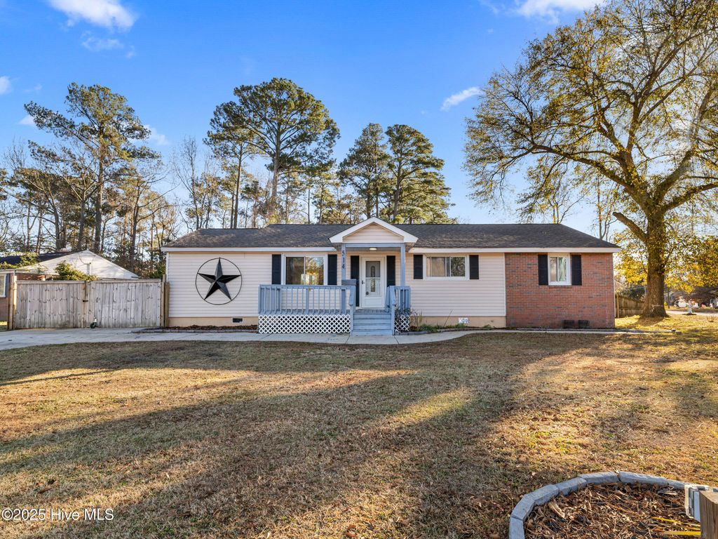 Photo of 514 Seminole Trail, Jacksonville, NC 28540 (MLS # 100545406)