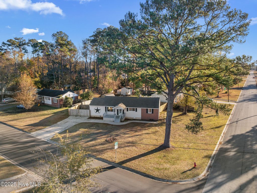 Photo of 514 Seminole Trail, Jacksonville, NC 28540 (MLS # 100545406)