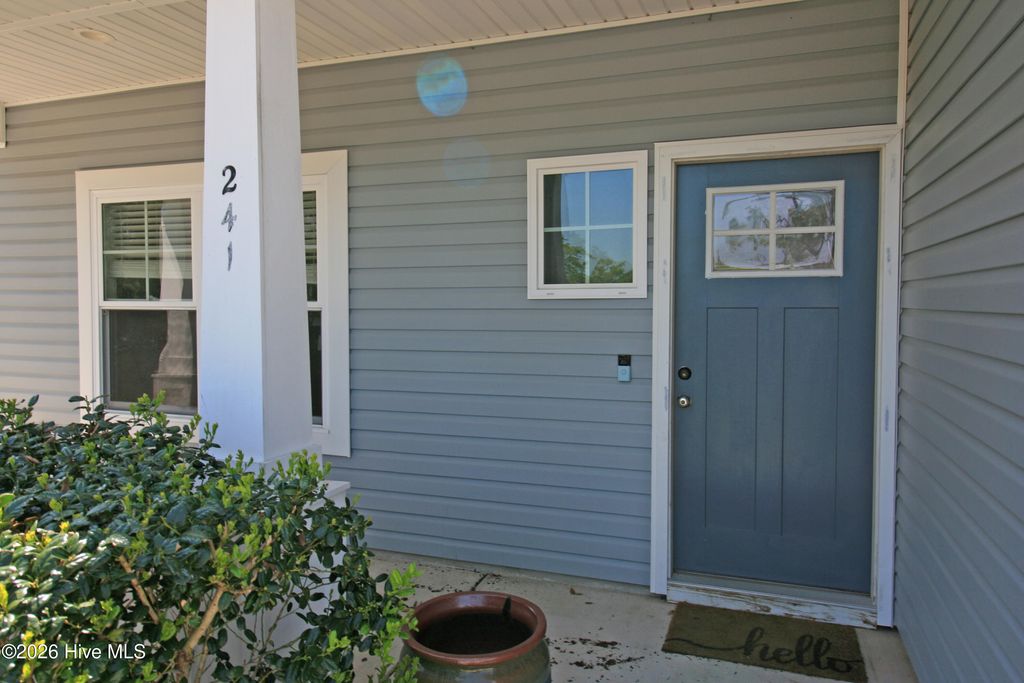 Photo of 241 E Ivybridge Drive, Hubert, NC (MLS # 100572733)
