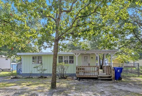 Mobile Home For Sale - 230 NE 66th Street<br/> Oak Island, NC 28465