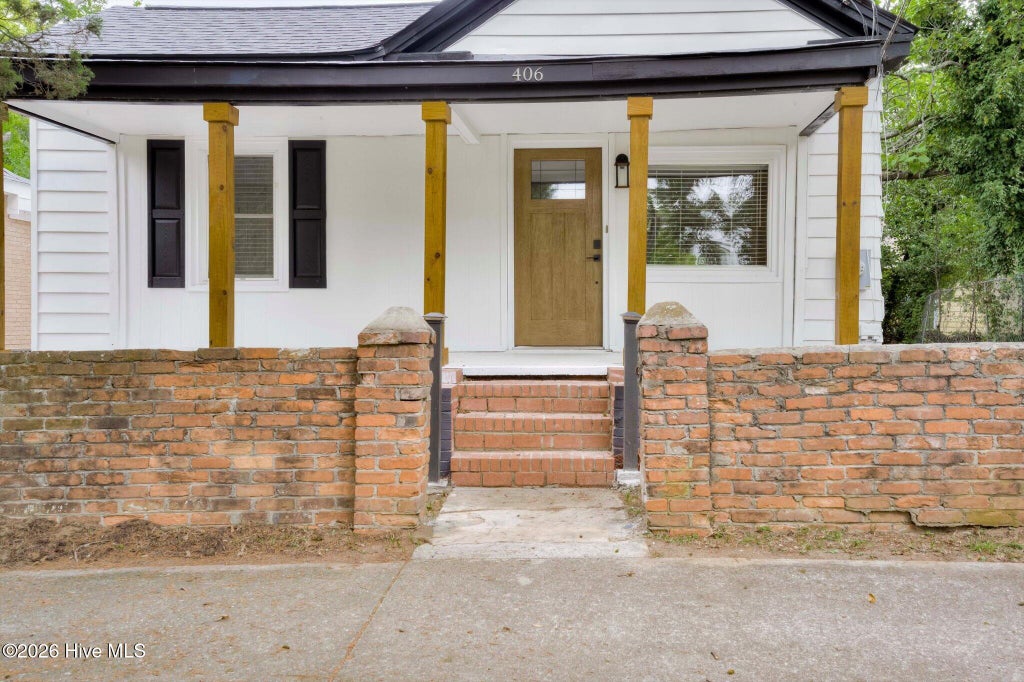 Photo of 406 Edgefield Avenue NW, Aiken, SC 29801 (MLS # 100591754)