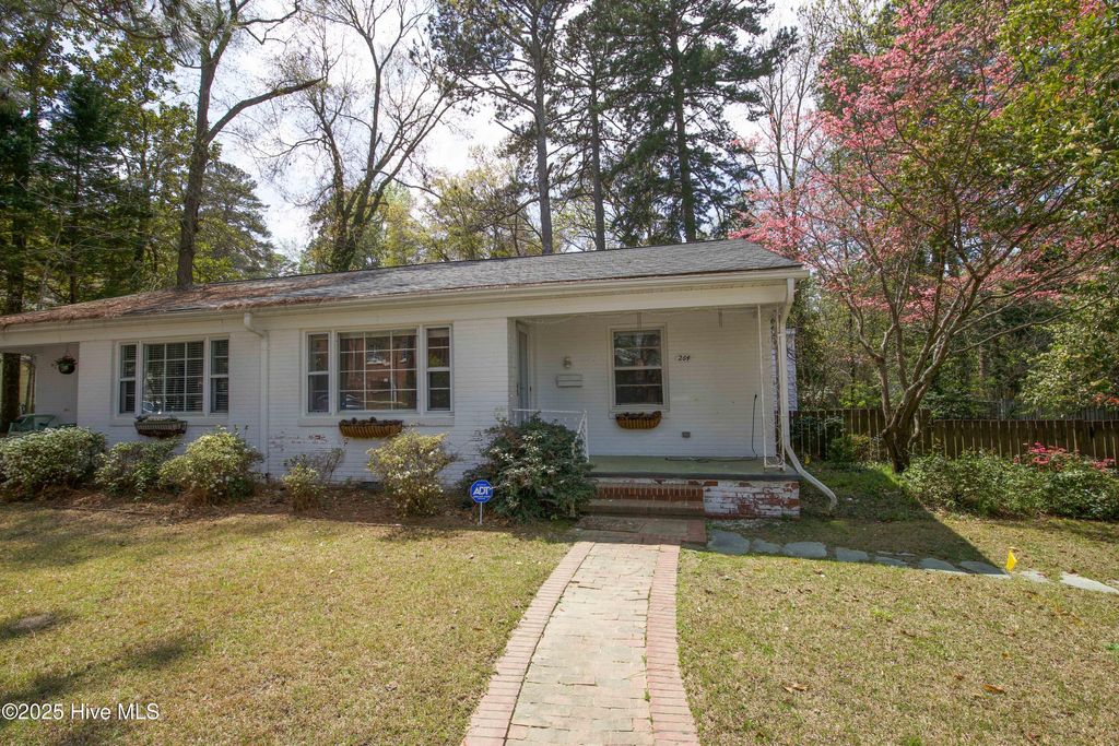 Photo of 264 E Indiana Avenue, Southern Pines, NC 28387 (MLS # 100498847)
