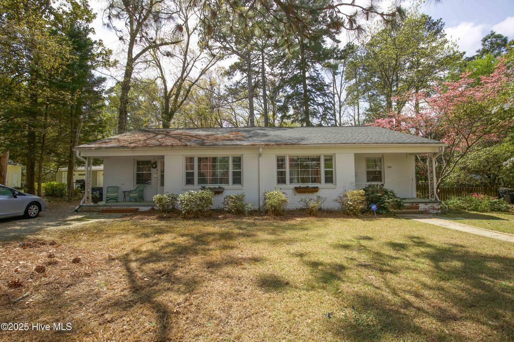 Photo of 264 E Indiana Avenue, Southern Pines, NC 28387 (MLS # 100498847)
