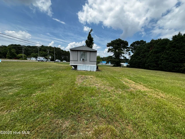 101 Edgewater Drive, photo 4 of 5