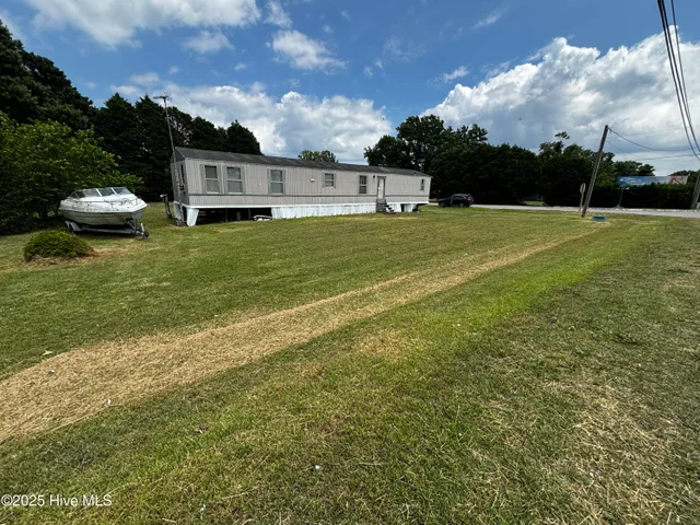 101 Edgewater Drive, photo 2 of 5