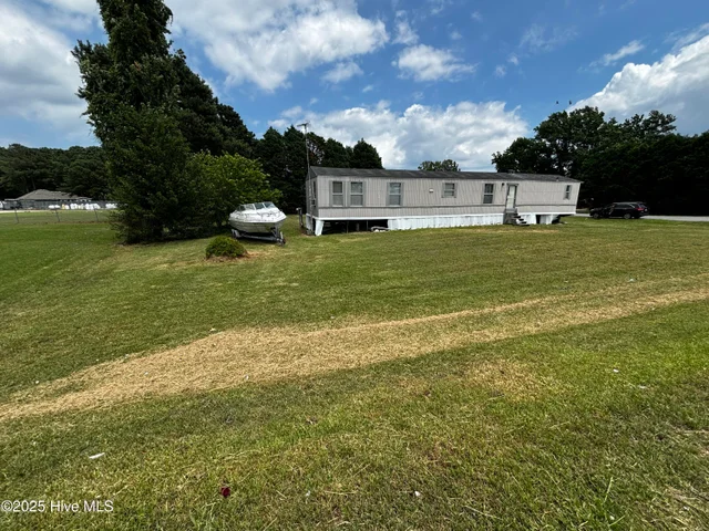 101 Edgewater Drive, photo 3 of 5