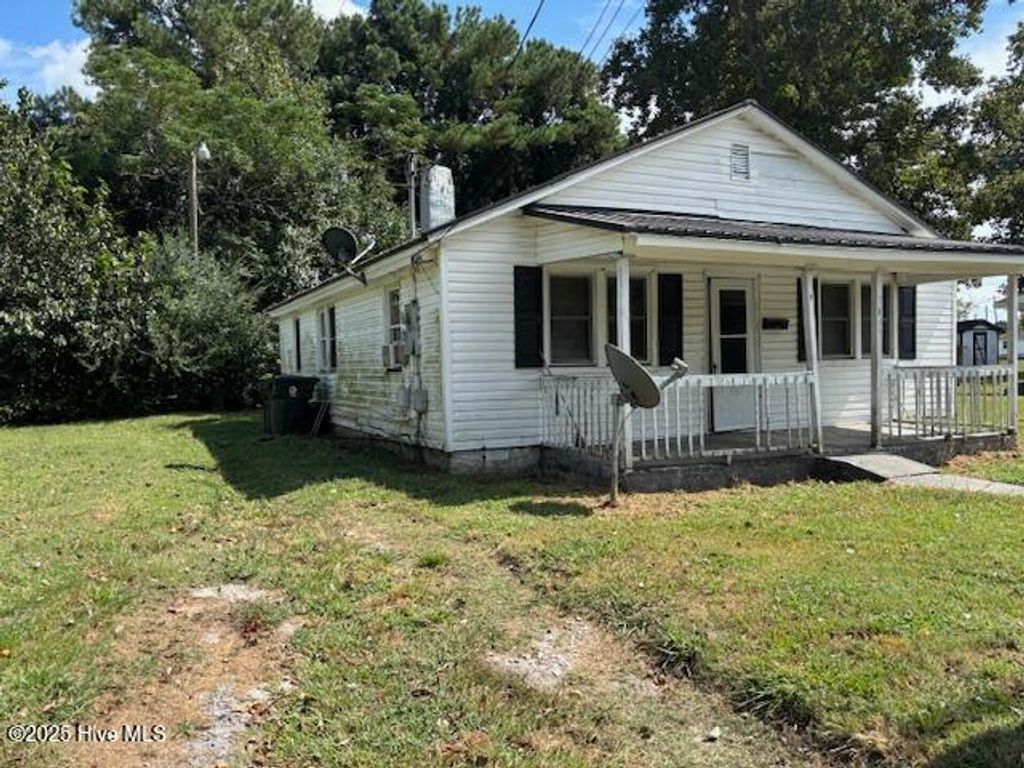 Photo of 3645 Williams Street, Farmville, NC 27828 (MLS # 100531795)