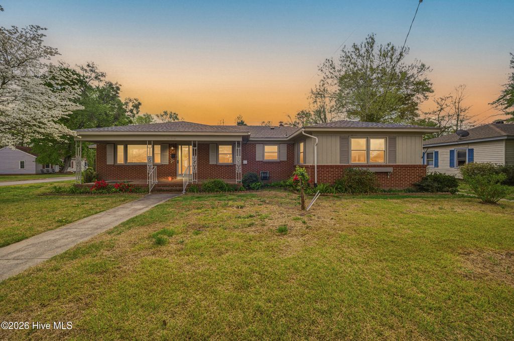 Photo of 206 Hiland Park Avenue, Hertford, NC 27944 (MLS # 100565024)