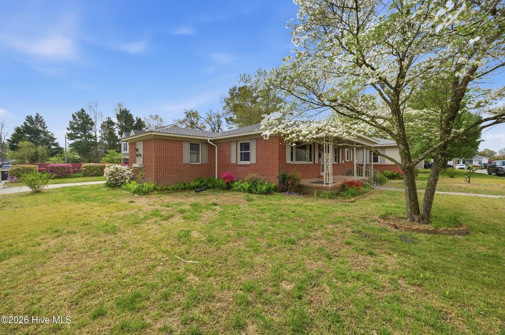 Photo of 206 Hiland Park Avenue, Hertford, NC 27944 (MLS # 100565024)
