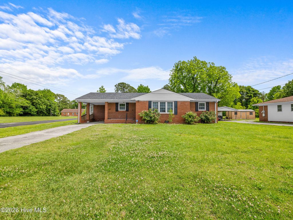 Photo of 114 Country Club Road, Jacksonville, NC 28546 (MLS # 100576532)