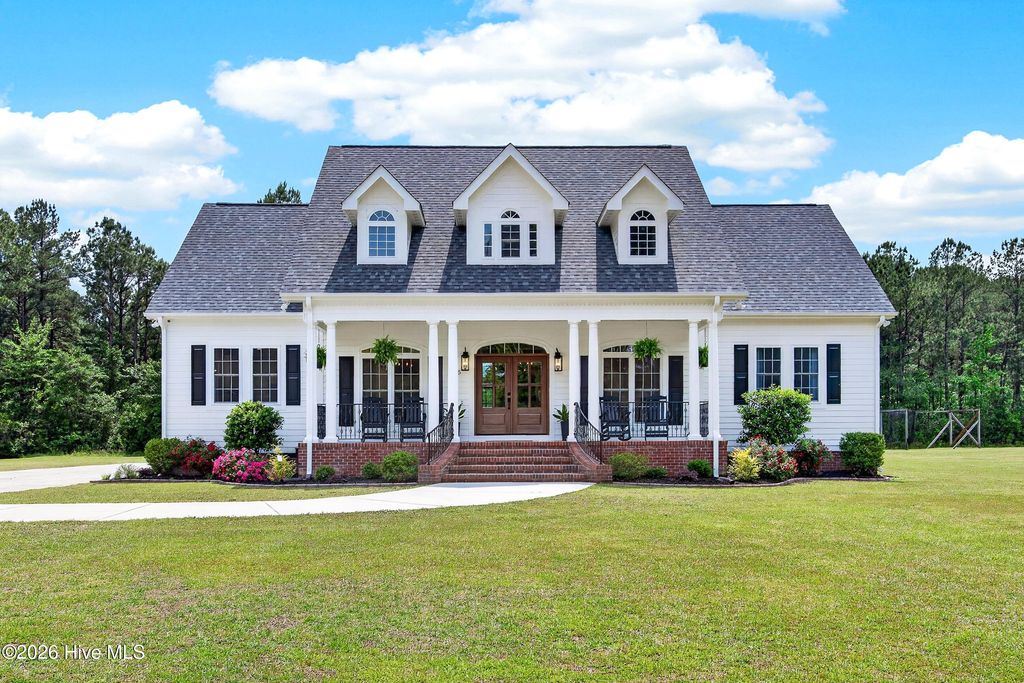 Photo of 635 Richlands Loop Road, Richlands, NC 28574 (MLS # 100572613)
