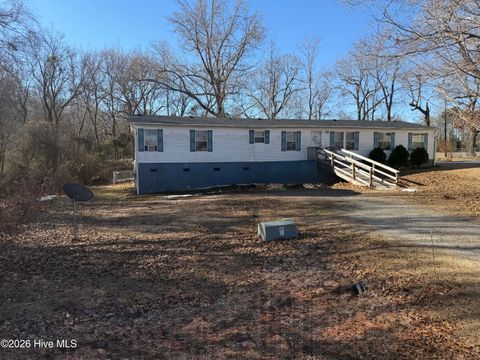 Mobile Home For Sale - 3205 Deanswood Drive<br/> Lenoir County, Kinston, NC 28504