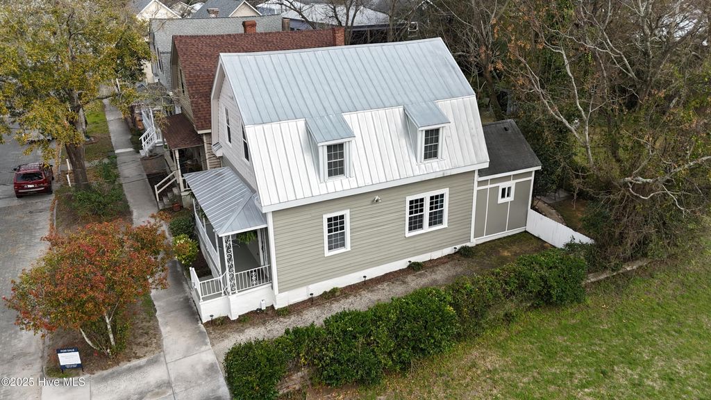 Photo of 406 Brunswick Street, Wilmington, NC 28401 (MLS # 100543884)