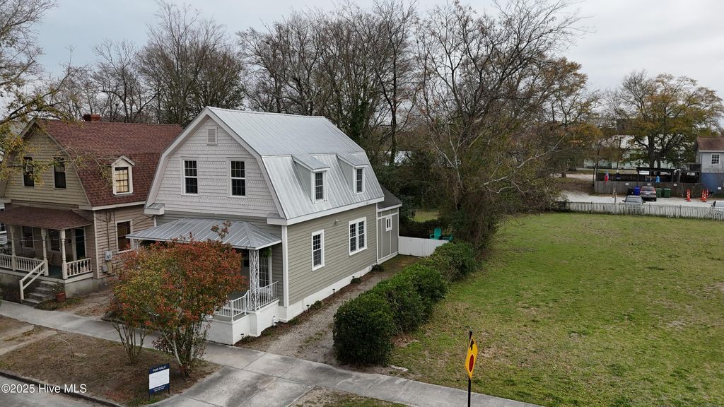 Photo of 406 Brunswick Street, Wilmington, NC 28401 (MLS # 100543884)