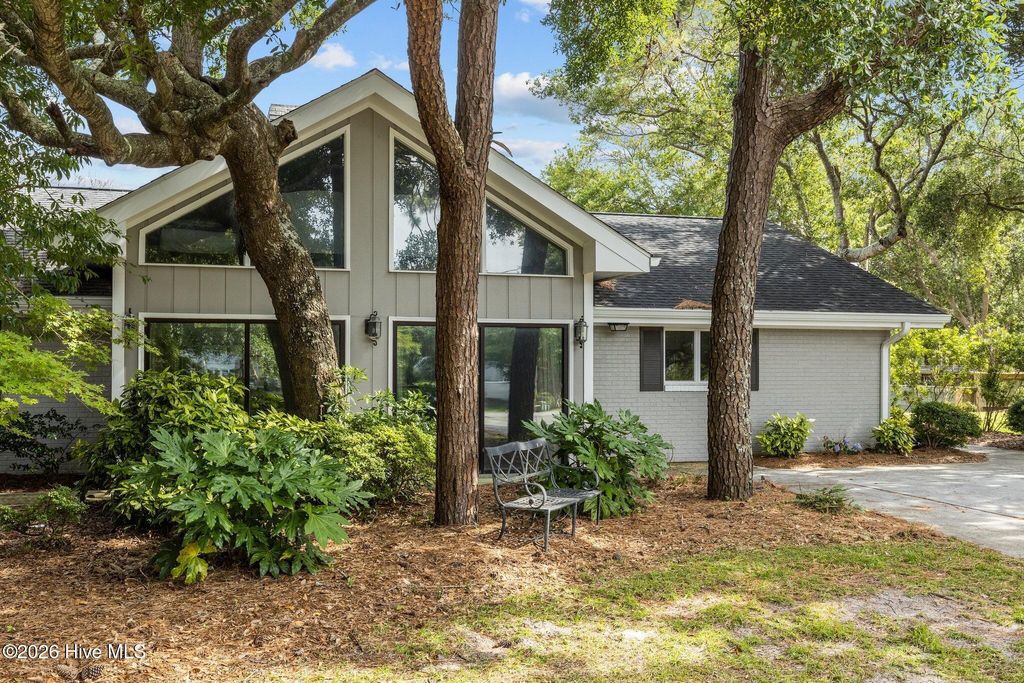 Photo of 132 Beechwood Drive, Pine Knoll Shores, NC 28512 (MLS # 100563031)