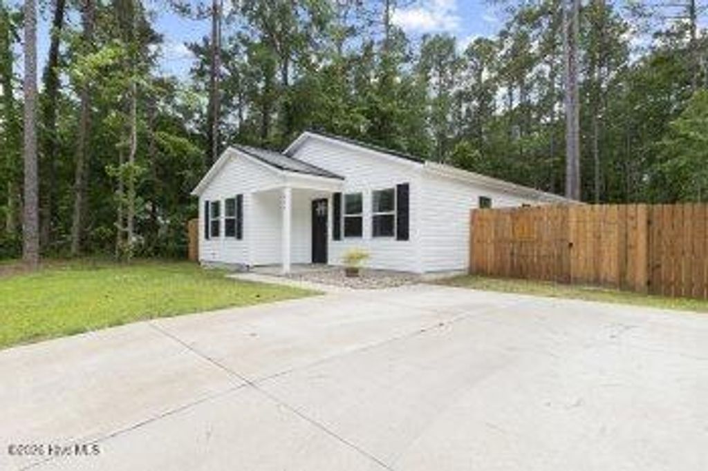 Photo of 629 Walnut Drive, Jacksonville, NC 28540 (MLS # 100570288)