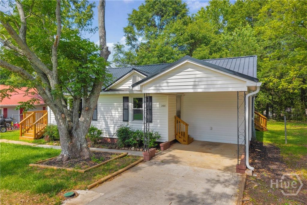 Photo of 266 Randall St St, Lavonia, GA 30553 (MLS # CL357252)