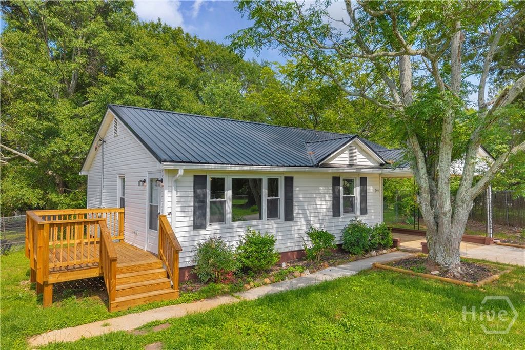 Photo of 266 Randall St St, Lavonia, GA 30553 (MLS # CL357252)