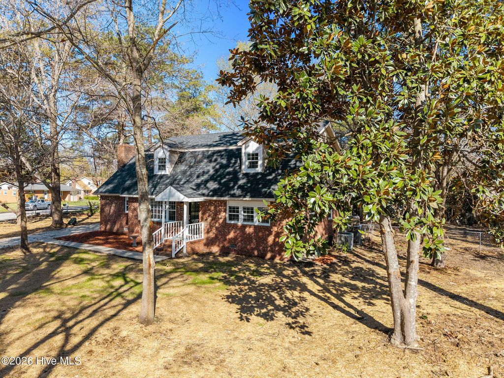 Photo of 800 Little John Avenue, Jacksonville, NC 28546 (MLS # 100569988)