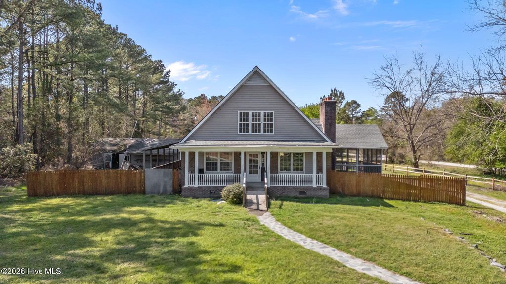 Photo of 740 Broad Creek Road, New Bern, NC 28560 (MLS # 100564891)